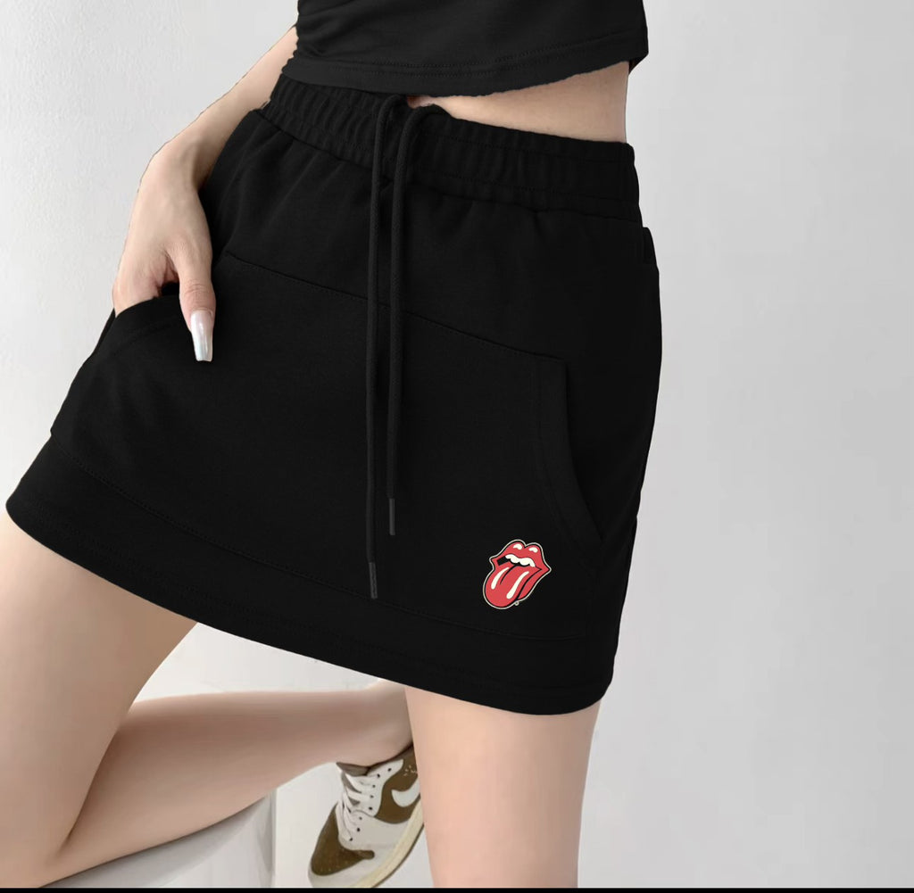 Set Đen Basic Môi Đỏ